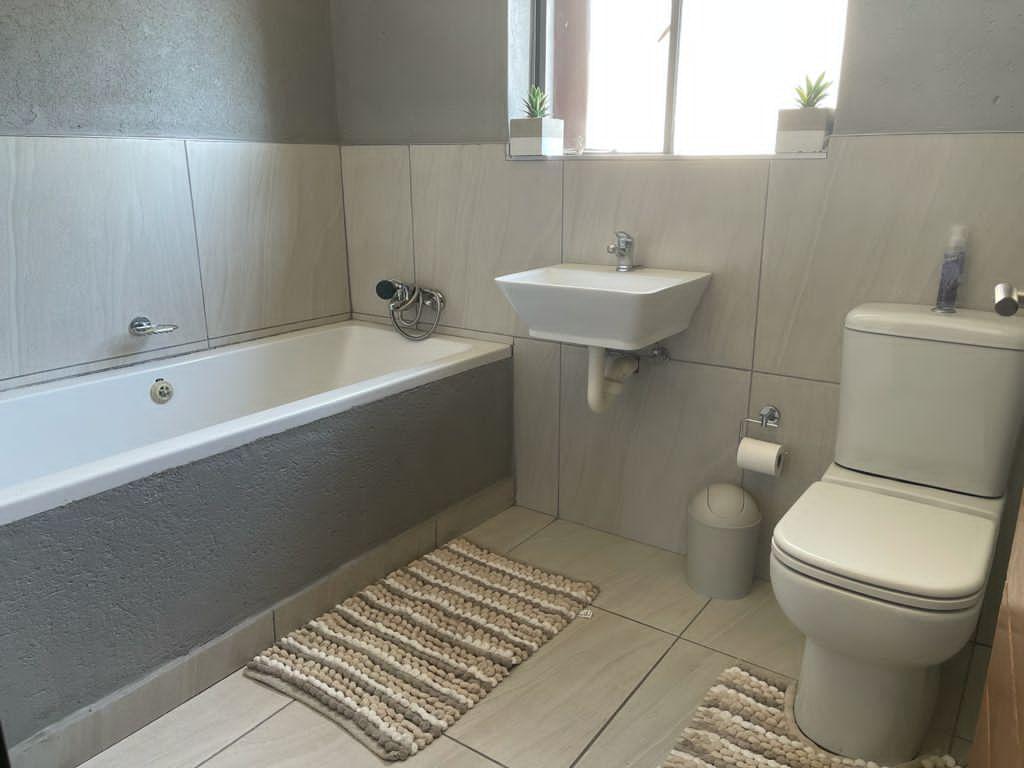 Newly Maintained 3 Bedroom House To Rent In Kamagugu in Nelspruit - Image 2