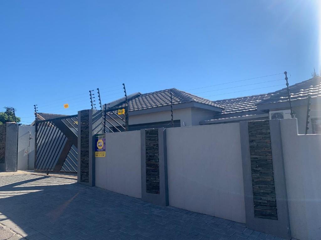 Newly Maintained 3 Bedroom House To Rent In Kamagugu in Nelspruit - Image 7