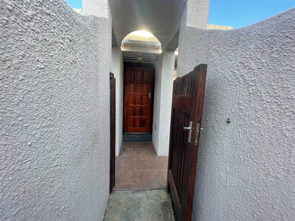 Three Bedroom House To Rent In Beacon Bay in East London - Image 2