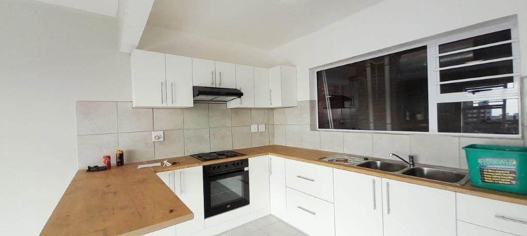 Immaculate Two Bedroom Apartment To Rent In Northend in Port Elizabeth - Image 2