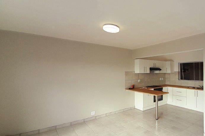 Immaculate Two Bedroom Apartment To Rent In Northend in Port Elizabeth - Image 5
