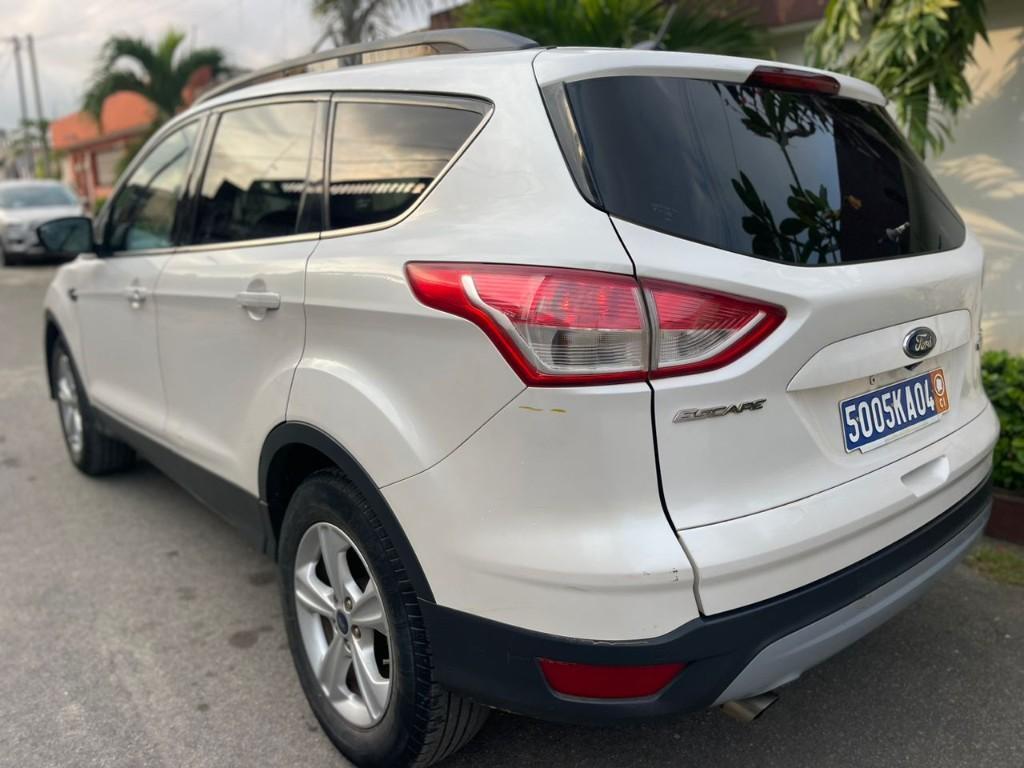 FORD ESCAPE SE Année 2016 / 2017 à Abidjan - Photo 8