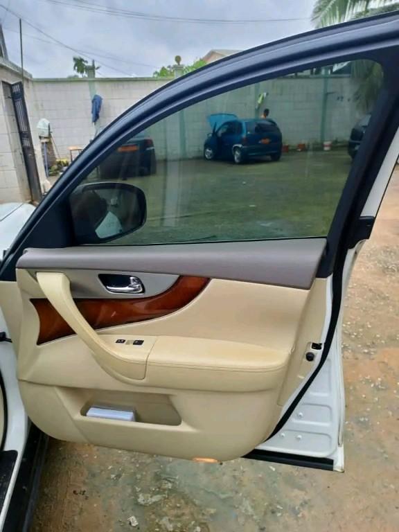 4246 Infiniti FX35 à Douala - Photo 2