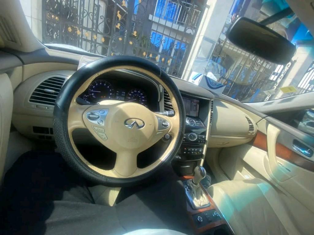 4246 Infiniti FX35 à Douala - Photo 8