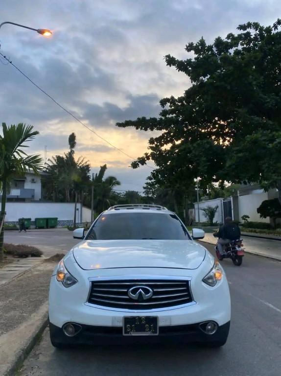 4246 Infiniti FX35 à Douala - Photo 10