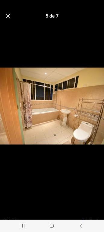 Se alquila amplia habitacion amueblada con a/c en San José Villanueva - Imagen 5
