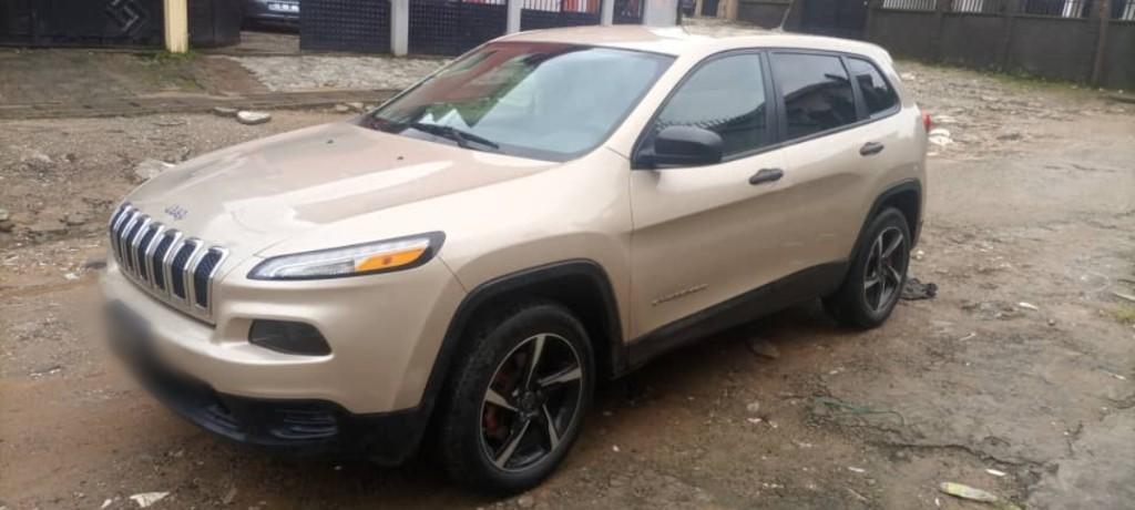 4583 jeep Cherokee 2015 à Douala - Photo 6