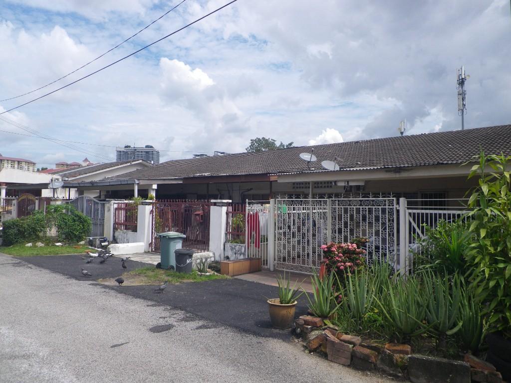 Kuala Lumpur Kepong Baru 1-sty Intermediate House For Sale in Ladang Seri Kundang - Image 1