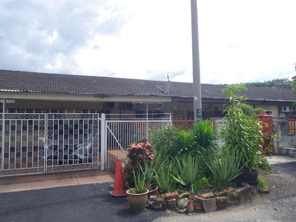 Kuala Lumpur Kepong Baru 1-sty Intermediate House For Sale in Ladang Seri Kundang - Image 2