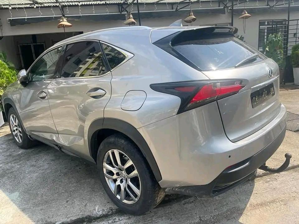 Lexus NX300 2017 à Douala - Photo 2
