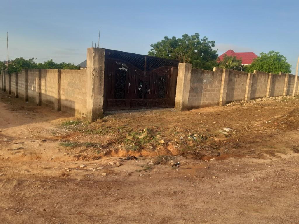 UNCOMPLETED HOUSE FOR SALE in Oduponkpehe - Image 4