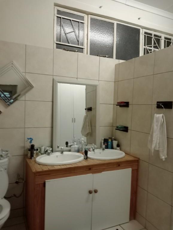 Spacious,Clean house in Bloemfontein - Image 17