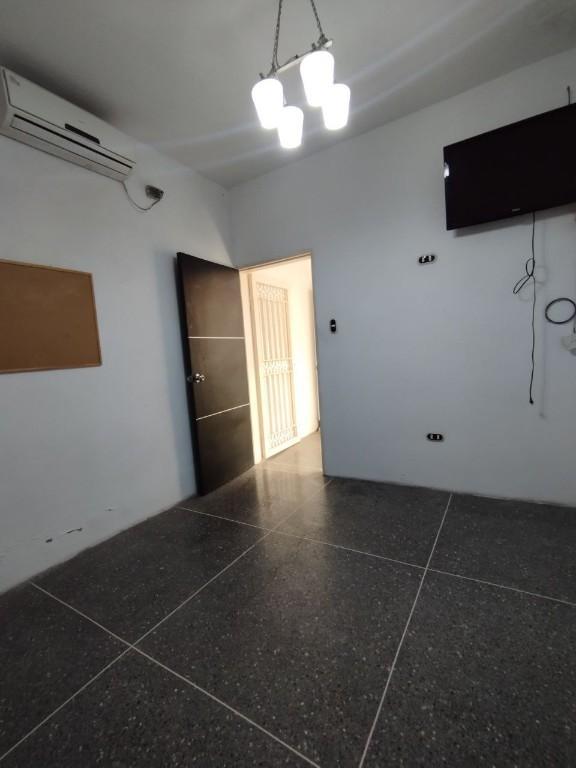CASA CON LOCAL COMERCIAL EN CENTRO OESTE en Barquisimeto - Imagen 7