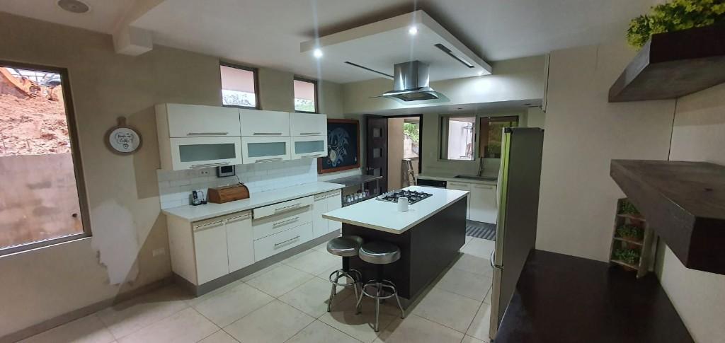 SE ALQUILA CASA EN VALLE TUSCANIA, MODERNA, AMUEBLADA, tiene 890 en San José Villanueva - Imagen 3