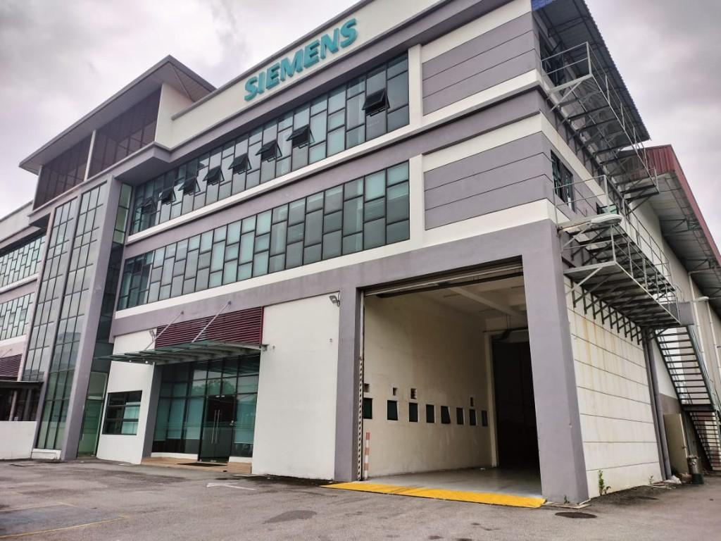 SHAH ALAM FACTORY FOR RENT 3 STOREY BERJAYA INDUSTRIAL PARK in Cheras - Image 1