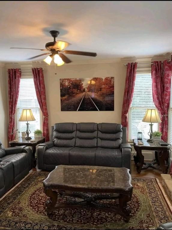 Sectional couch in Bakersfield - Image 2