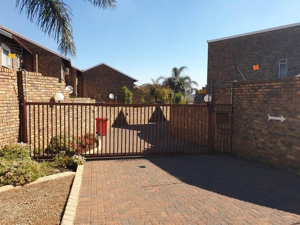 Beautiful Townhouse To Rent in Johannesburg - Image 4