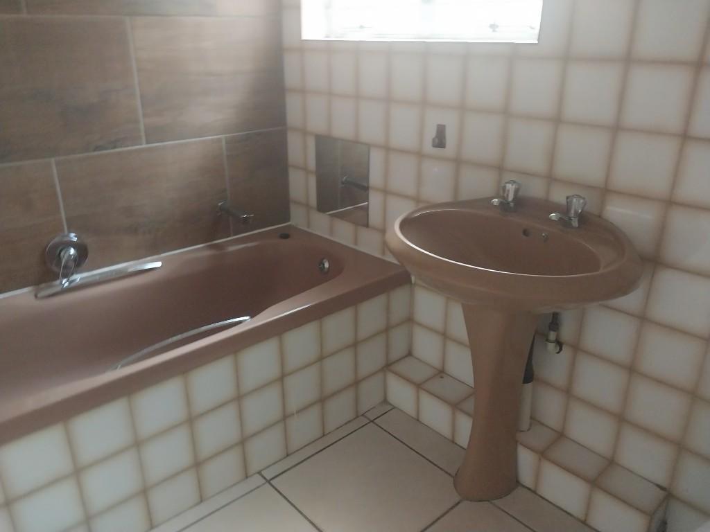Beautiful Townhouse To Rent in Johannesburg - Image 8
