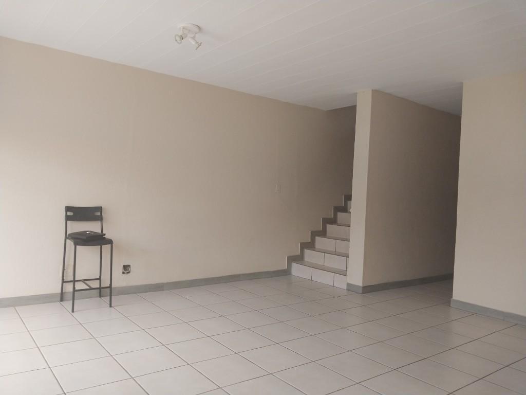Beautiful Townhouse To Rent in Johannesburg - Image 13