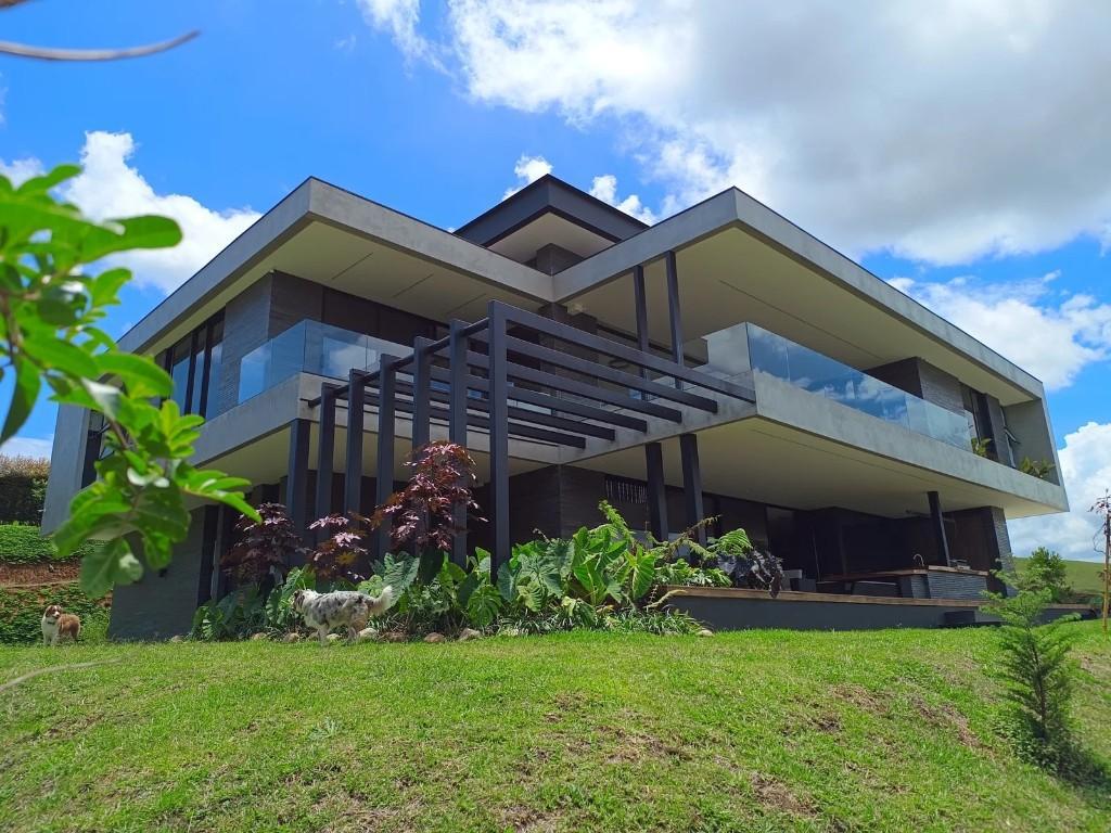 Modern, Luxury Home In Residential Community In Llanogrande en Marinilla - Imagen 1