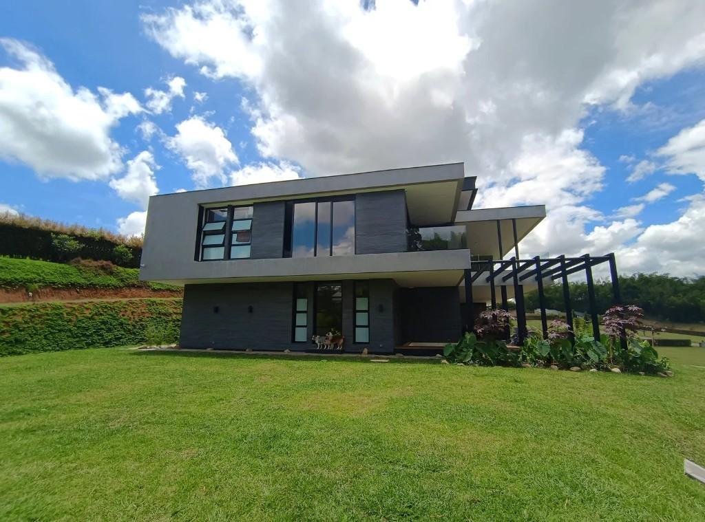 Modern, Luxury Home In Residential Community In Llanogrande en Marinilla - Imagen 2