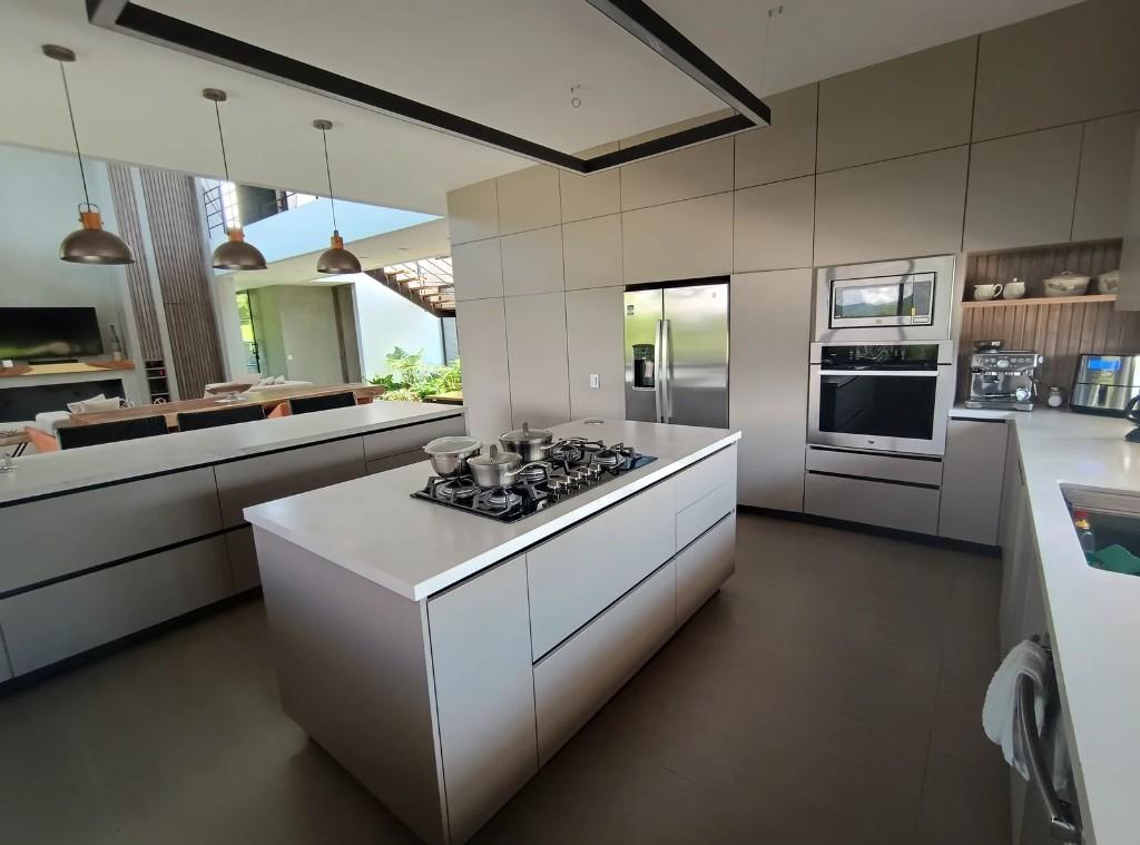 Modern, Luxury Home In Residential Community In Llanogrande en Marinilla - Imagen 7