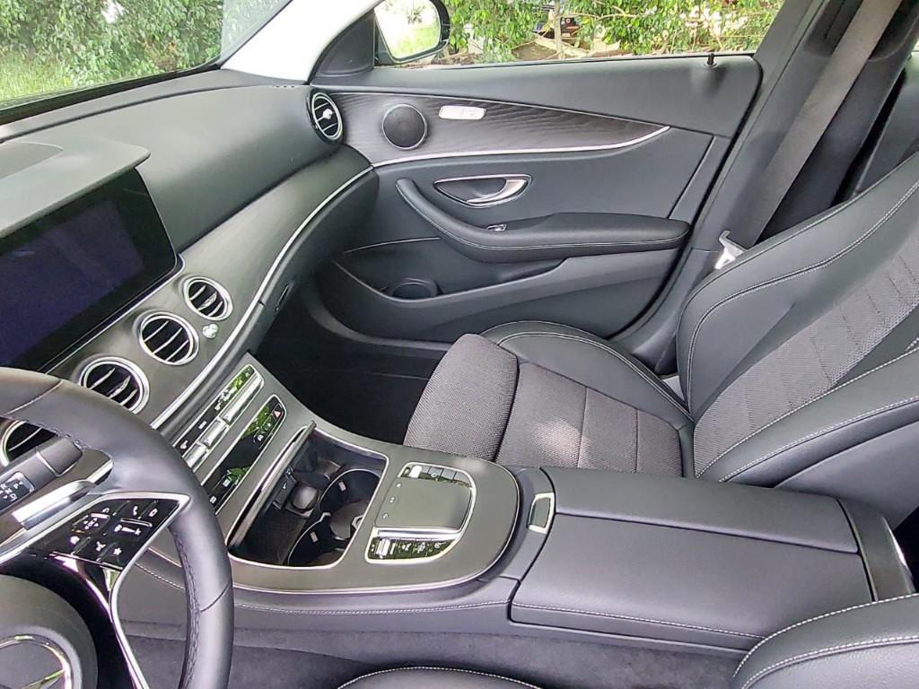Location VIP Mercedes class E à Abidjan - Photo 5