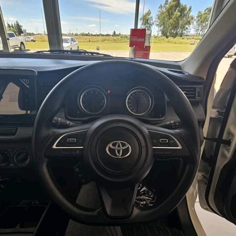 2022 TOYOTA RUMION 1.5 SX in Ibhayi - Image 5