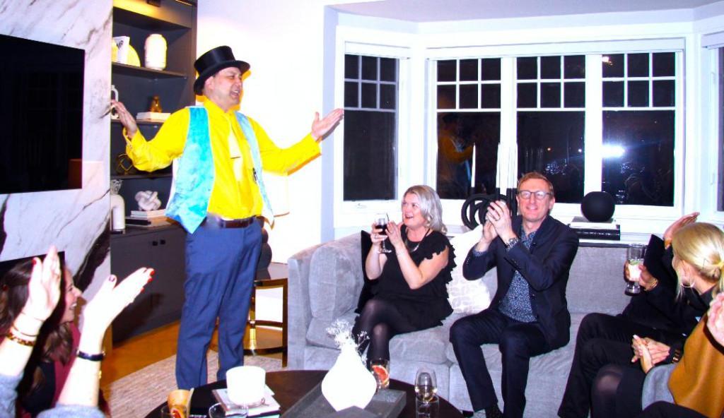 MAGICIAN FOR WEDDING - STROLLING CLOSE UP MAGIC FOR EVENTS! in Markham - Image 5