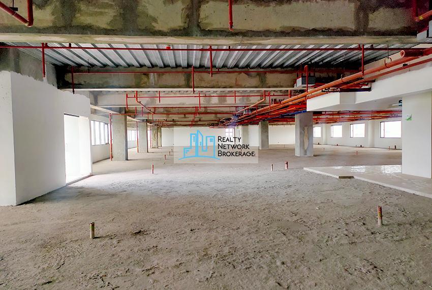 652 SqM For Rent Bare Office Space In Mandaue City in Cebu City - Image 4
