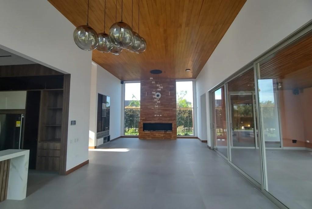 Modern, New, Luxurious One Level Home In Llanogrande en Marinilla - Imagen 2