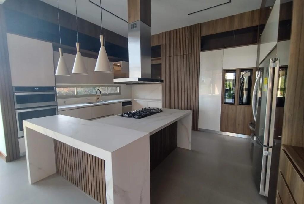 Modern, New, Luxurious One Level Home In Llanogrande en Marinilla - Imagen 4