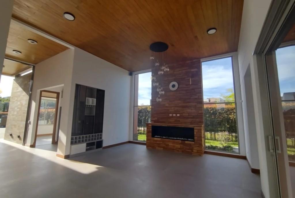 Modern, New, Luxurious One Level Home In Llanogrande en Marinilla - Imagen 5