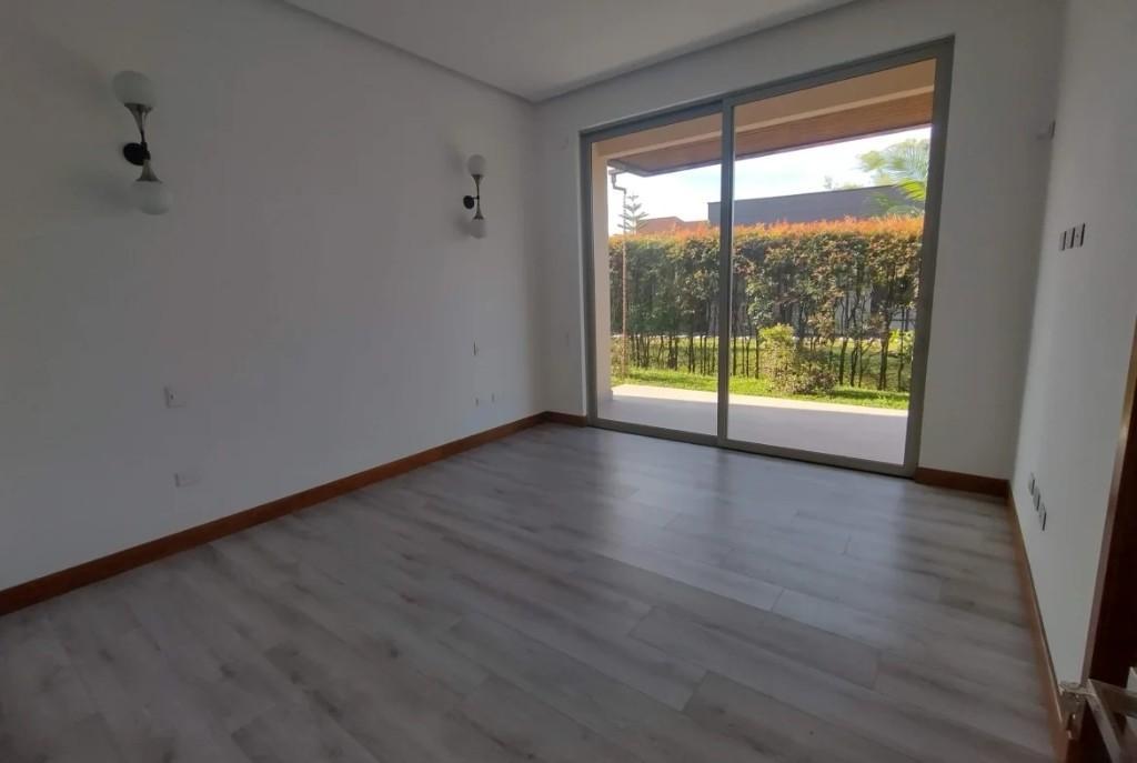 Modern, New, Luxurious One Level Home In Llanogrande en Marinilla - Imagen 11