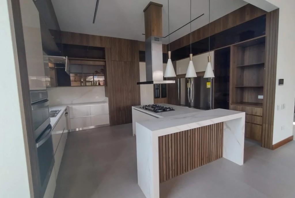 Modern, New, Luxurious One Level Home In Llanogrande en Marinilla - Imagen 7
