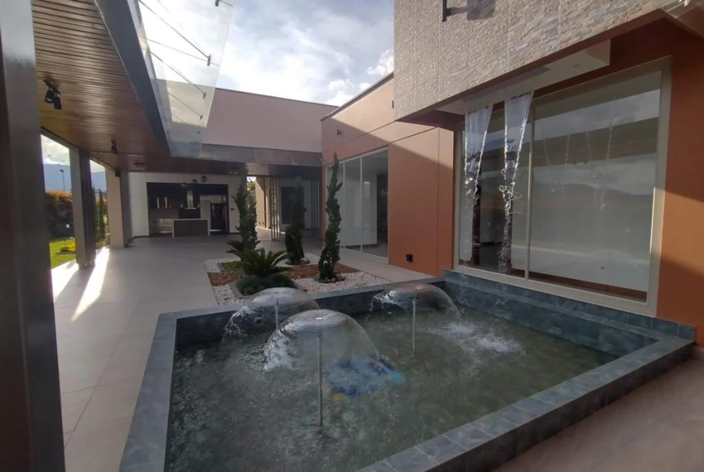 Modern, New, Luxurious One Level Home In Llanogrande en Marinilla - Imagen 10