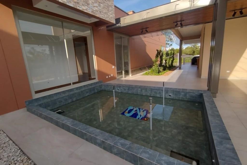 Modern, New, Luxurious One Level Home In Llanogrande en Marinilla - Imagen 9