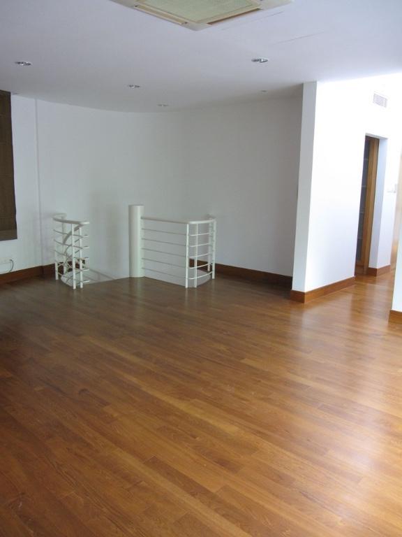Holland Good Class Bungalow For Rent in Tuas - Image 4