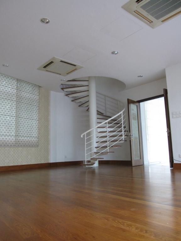 Holland Good Class Bungalow For Rent in Tuas - Image 9