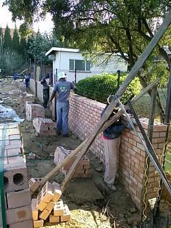 BUILDING CONTRACTOR AND RENOVATING HOUSES in Pretoria - Image 1