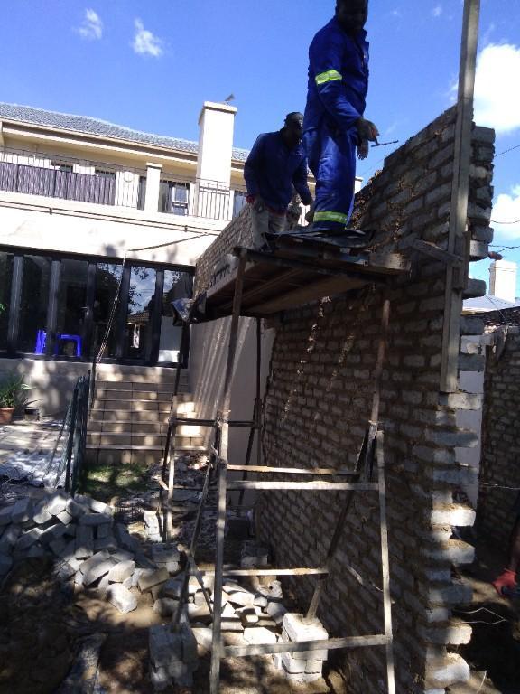 BUILDING CONTRACTOR AND RENOVATING HOUSES in Pretoria - Image 13