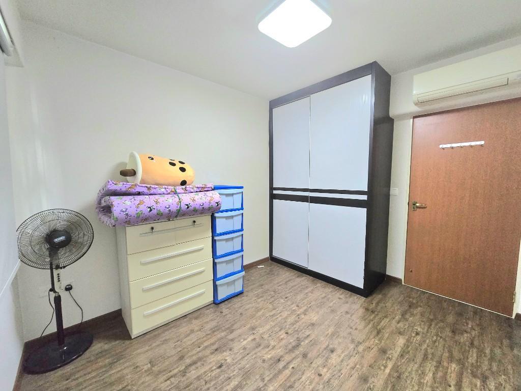 HOUSE FOR RENT - BIG AND SPACIOUS - HOUGANG in Bukit Merah - Image 5