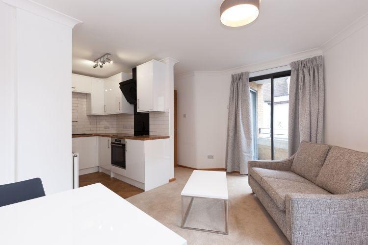 LOVELY ONE BEDROOM FLAT TO RENT IN BATH in Bristol - Image 1