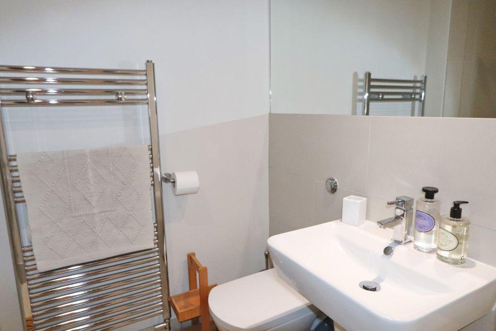 AWESOME ONE BEDROOM FLAT TO RENT IN WORHITNG in Norwich - Image 8