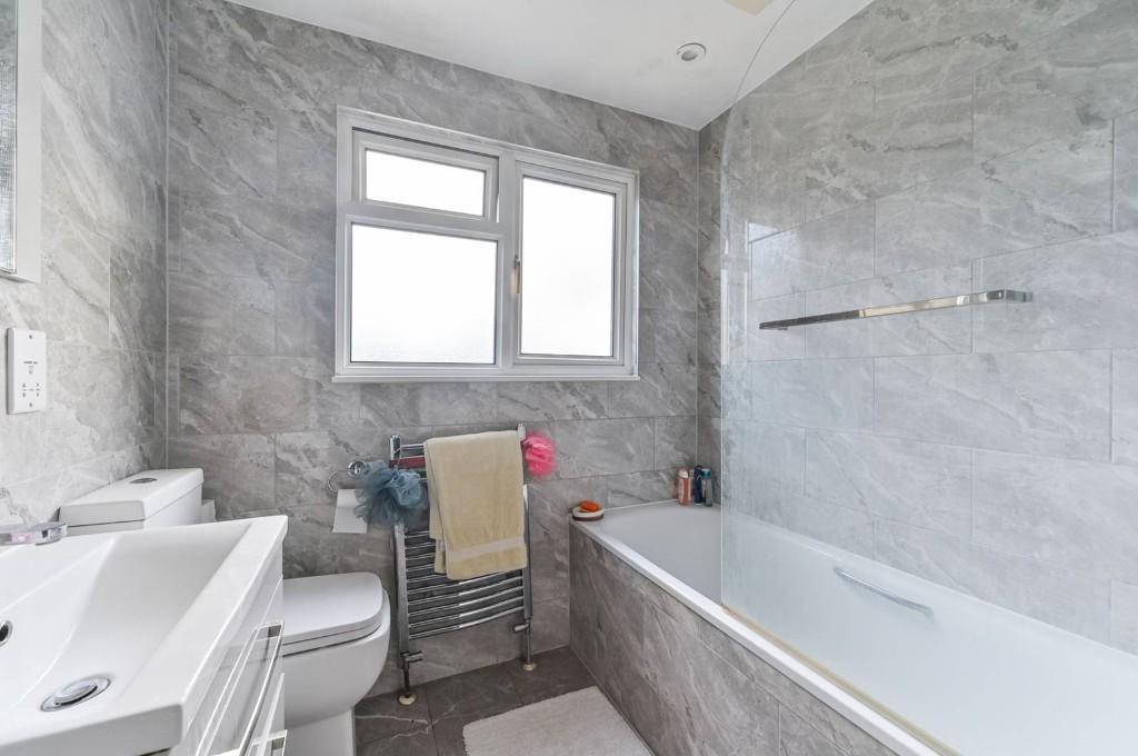 AMAZING ONE BEDROOM FLAT TO RENT IN ROCHESTER in Gillingham - Image 4