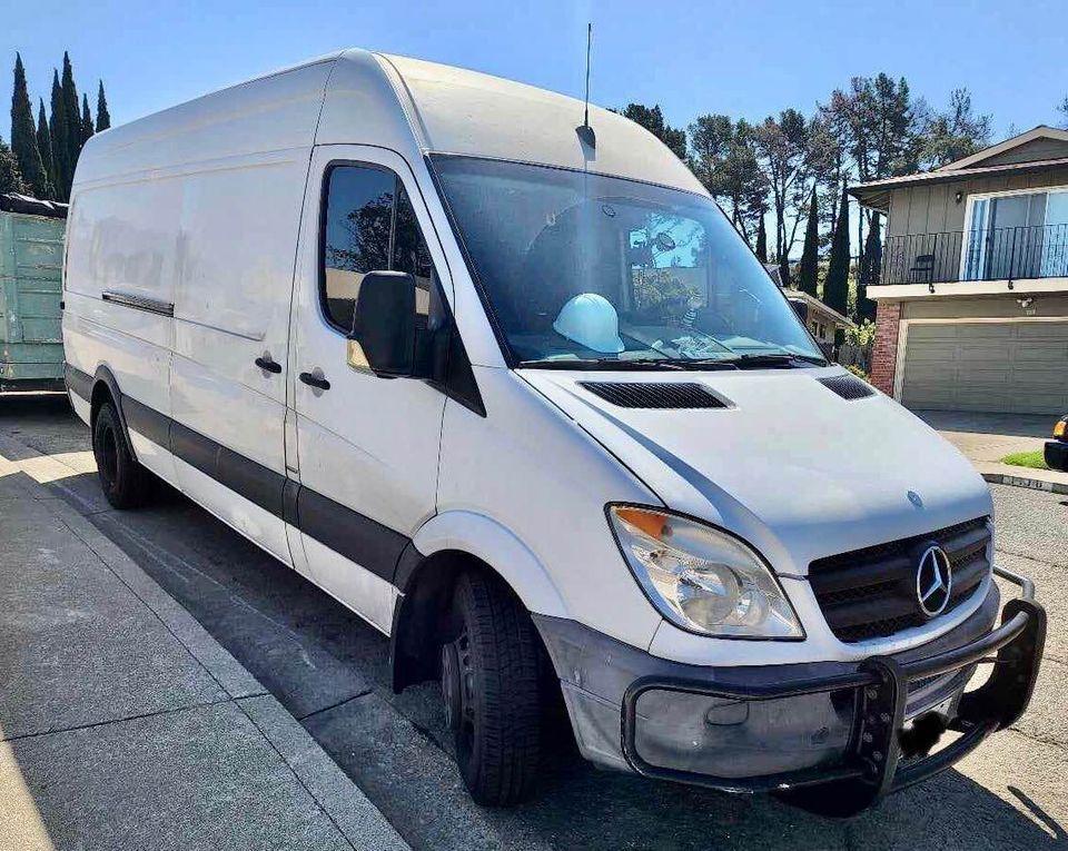 Mercedes-Benz Sprinter 3500 in Oakland - Image 2