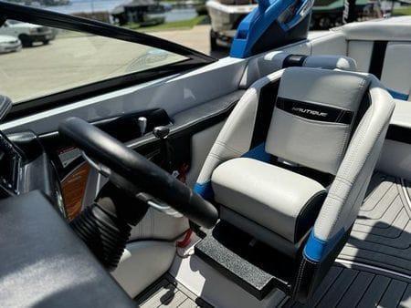 2005 REGAL IN EXCELLENT CONDITION AND GOOD TO GO in Miami - Image 2