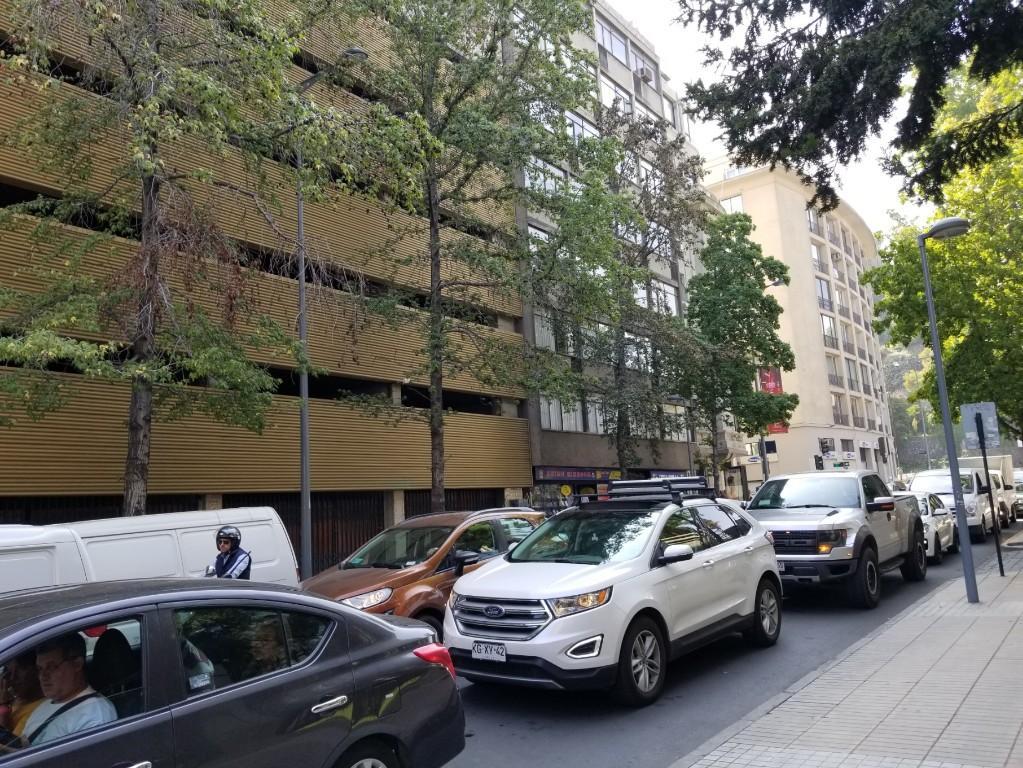 ESTACIONAMIENTO EN EDIFICIO MONEDA/MAC IVER, SANTIAGO en Espejo - Imagen 1