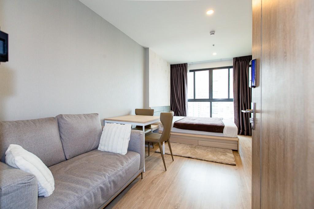 Luxurious Studio with Pool View at Ideo O2 Bangkok in Mueang Samut Prakan - Image 1