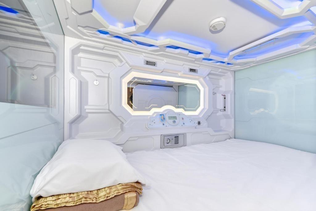 space Q Capsule Rent 270/week in Bondi - Image 1